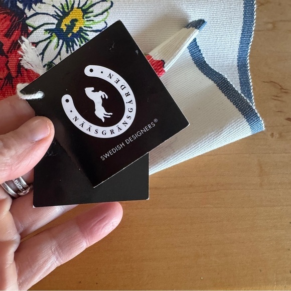 Naasgransgarden Swedish Floral Table Runner 20cm x 200cm - Picture 3 of 5